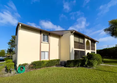317 Knotty Pine Cir #C2, Greenacres, FL 33463