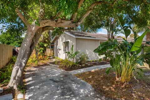 1010 NE 16th St NE, Fort Lauderdale, FL 33304