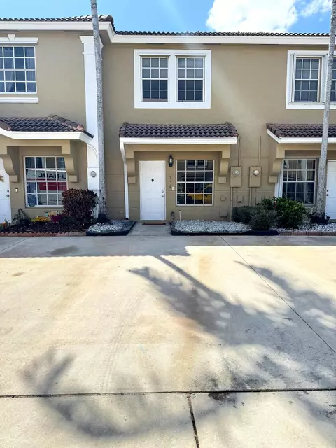 752 SW 122nd Ter, Pembroke Pines, FL 33025