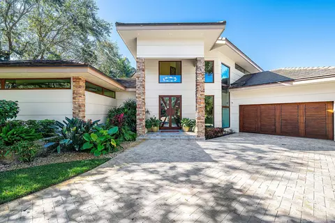 18163 SE Ridgeview Dr, Tequesta, FL 33469