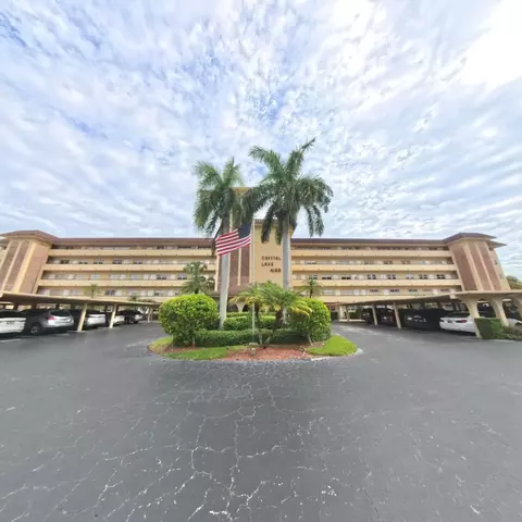 4100 Crystal Lake Dr #209, Pompano Beach, FL 33064