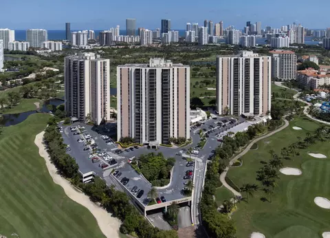 20335 W Country Club Dr #1704, Aventura, FL 33180