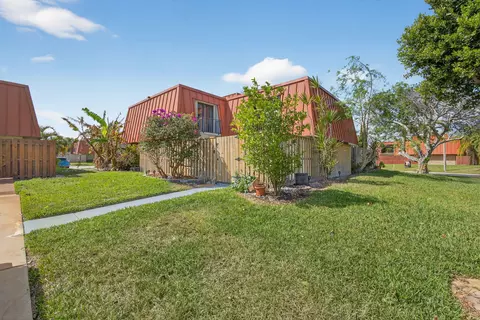 3332 N Meridian Way N #B, Palm Beach Gardens, FL 33410