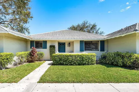 539 Club Dr, Palm Beach Gardens, FL 33418