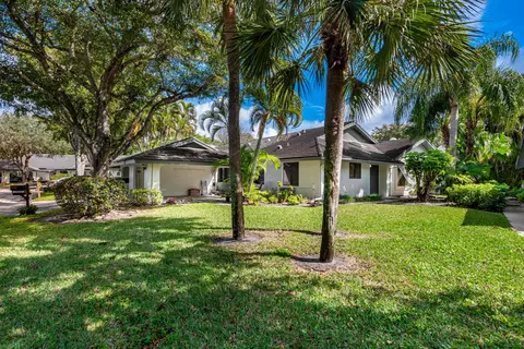 10074 Hickorywood Pl, Boynton Beach, FL 33437