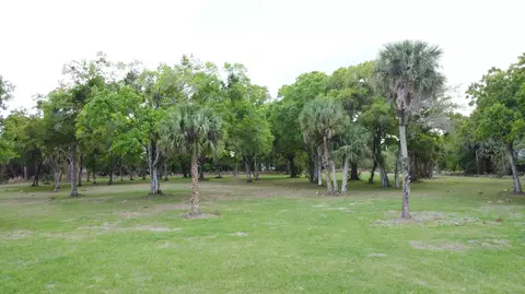 5555 23rd St SW, Vero Beach, FL 32968
