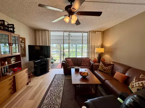 6698 10th Ave N #401, Greenacres, FL 33467