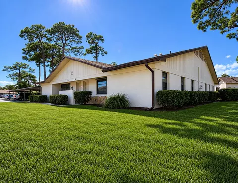 2821 Stoneway Ln #A, Fort Pierce, FL 34982