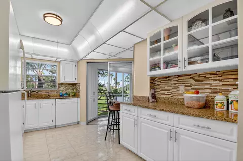 3810 Via Poinciana #206, Lake Worth, FL 33467