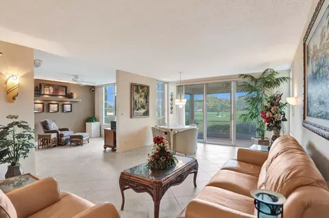 806 Cypress Blvd #104, Pompano Beach, FL 33069