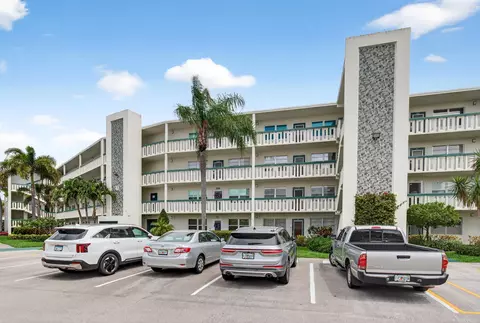 3084 Oakridge U, Deerfield Beach, FL 33442