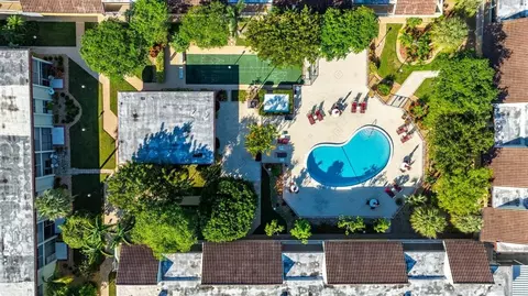 860 SE 6th Ave #303, Deerfield Beach, FL 33441