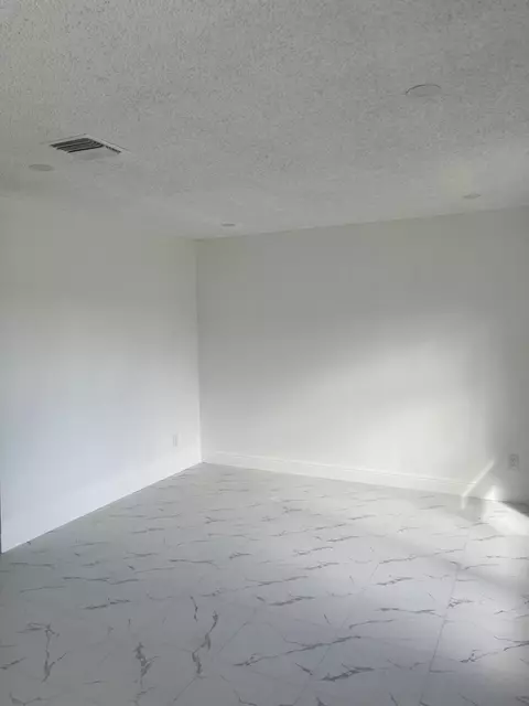 2747 Summit Blvd, West Palm Beach, FL 33406