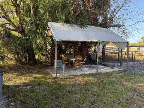 Exterior - 414 Spring Ave, Arcadia, FL 34266 photo 1 of 7