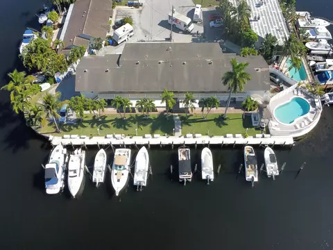 1780 SE 4th St, Pompano Beach, FL 33060