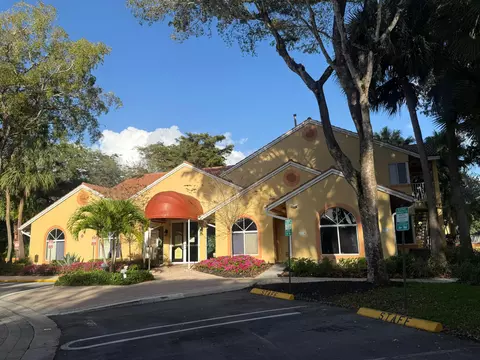 902 Coral Club Dr #902, Coral Springs, FL 33071