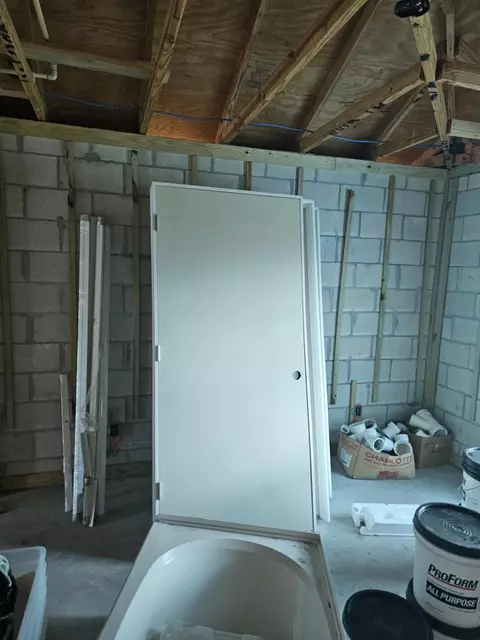 Bath - 3671 NW 16th Ave, Okeechobee, FL 34972 photo 3 of 7