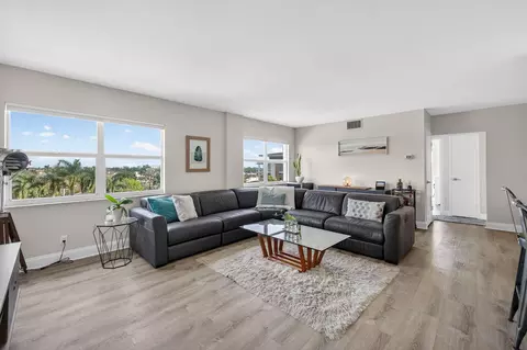 2555 NE 11th St #609, Fort Lauderdale, FL 33304