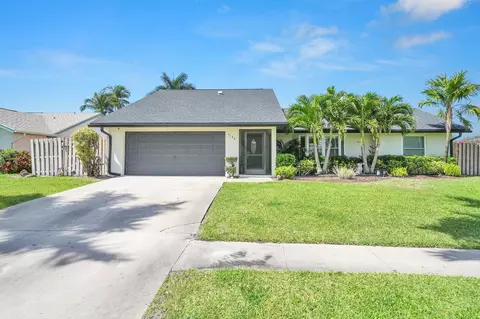 5154 Woodstone Cir E, Greenacres, FL 33463