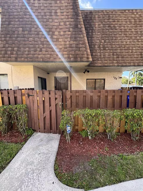 122 San Remo Blvd #122, North Lauderdale, FL 33068