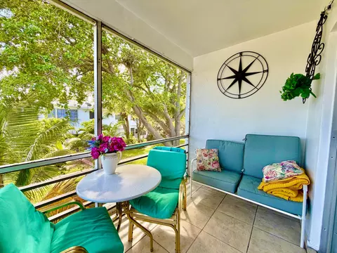 2551 W Golf Blvd #204, Pompano Beach, FL 33064
