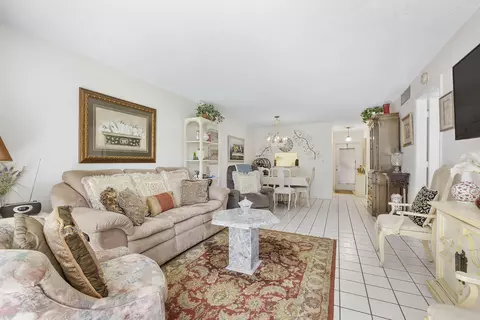 8390 Lagos De Campo Blvd, Tamarac, FL 33321