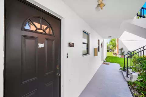 516 Osprey Dr, Delray Beach, FL 33444