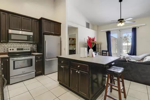 533 NW Avon Ave, Port Saint Lucie, FL 34983