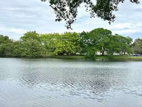 9450 Poinciana Pl #301, Davie, FL 33324