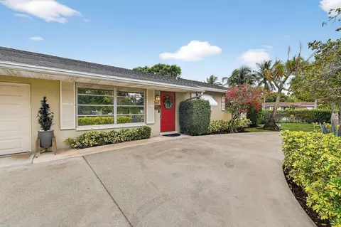 807 5th St, Lake Park, FL 33403