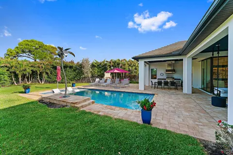 Exterior - 17560 SE Conch Bar Ave, Jupiter, FL 33469 photo 5 of 8