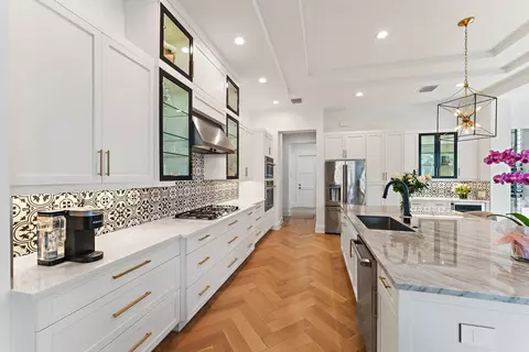 Kitchen - 17560 SE Conch Bar Ave, Jupiter, FL 33469 photo 6 of 9