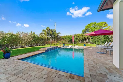 Exterior - 17560 SE Conch Bar Ave, Jupiter, FL 33469 photo 6 of 8