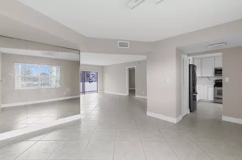 4141 NW 44th Ave #224, Lauderdale Lakes, FL 33319