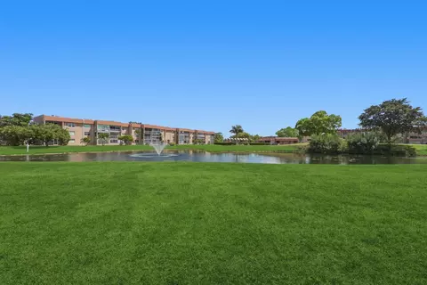 9861 Sunrise Lakes Blvd #101, Sunrise, FL 33322