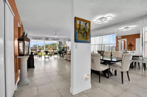 9201 Sunrise Lakes Blvd #310, Sunrise, FL 33322