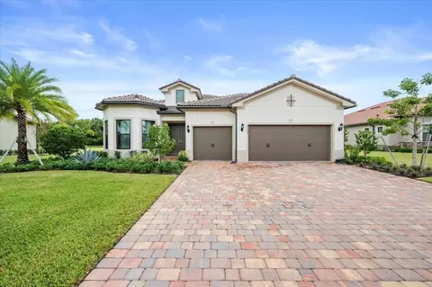 9132 Balsamo Dr, Palm Beach Gardens, FL 33412