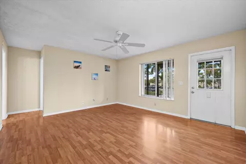 410 Pine Glen Ln #D2, Greenacres, FL 33463