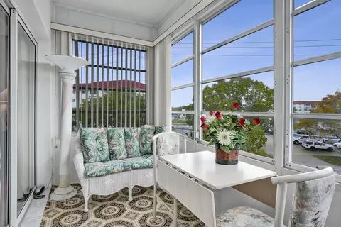 4770 NW 21st St #306, Lauderhill, FL 33313