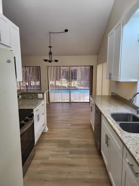 Kitchen - 232 River Park Dr, Jupiter, FL 33477 photo 2 of 3