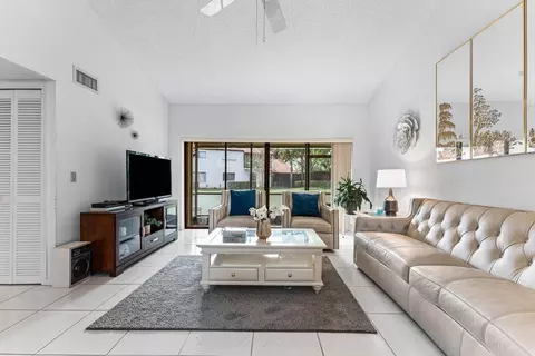 10 Via De Casas Sur #104, Boynton Beach, FL 33426