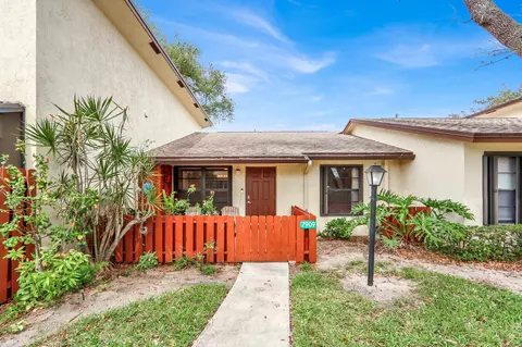 7909 SE Villa Cir, Hobe Sound, FL 33455