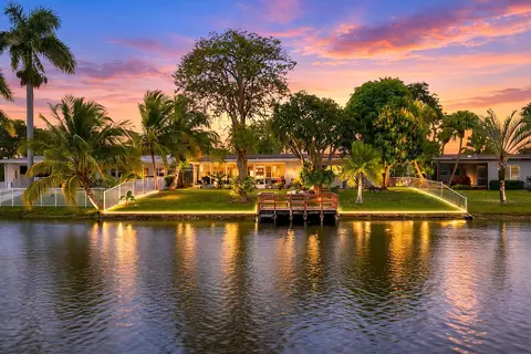 1811 NW 119th Ave, Pembroke Pines, FL 33026