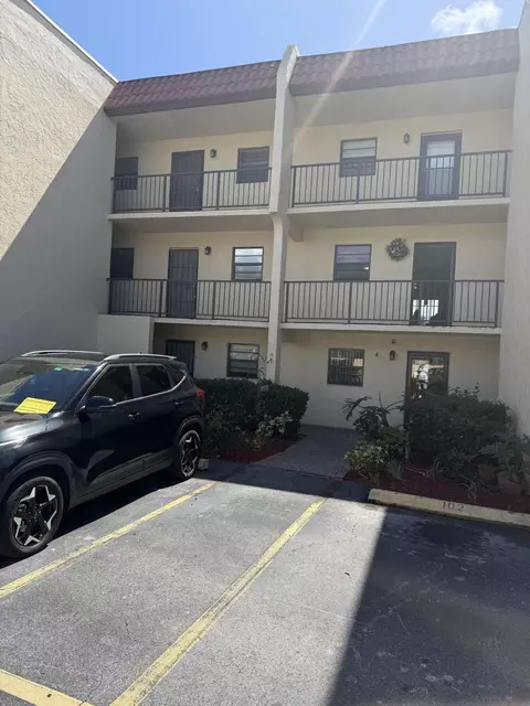 2025 Oleander Blvd #105, Fort Pierce, FL 34982