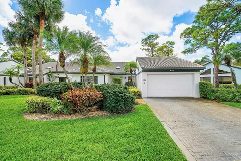 86 Cambridge Ln, Boynton Beach, FL 33436