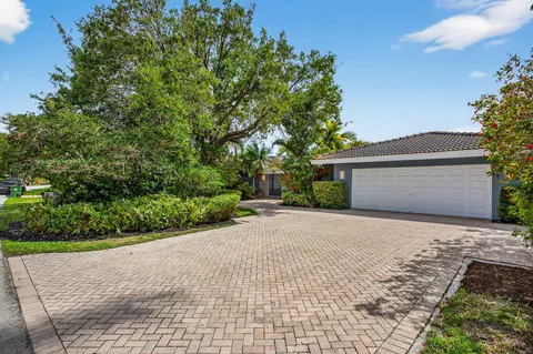 2732 NE 35th Dr, Fort Lauderdale, FL 33308
