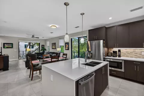 615 NE 22nd Dr, Wilton Manors, FL 33305