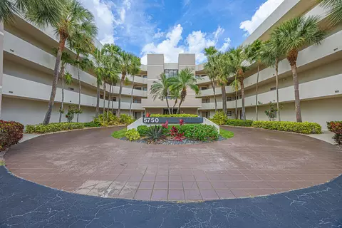 5750 Camino Del Sol #202, Boca Raton, FL 33433