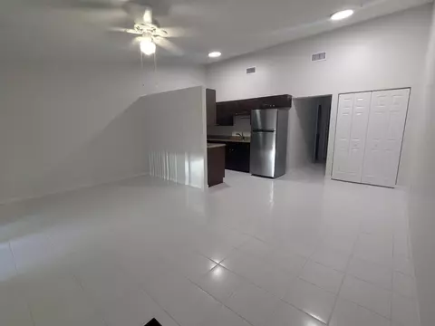 5897 S 37th St, Greenacres, FL 33463