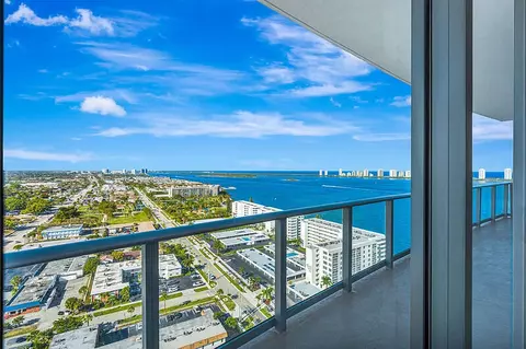 220 Lake Shore Dr #2105, Lake Park, FL 33403
